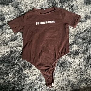PrettyLittleThing Chocolate Brown Logo Tee